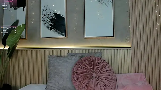 Aurora Cruz online show from April 2026 07:26:02 PM