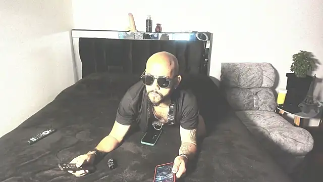 Snapshot of King_bear_25 chatting on February 2026 11:40:01 AM King bear 25 online show from February 2026 11:40:01 AM