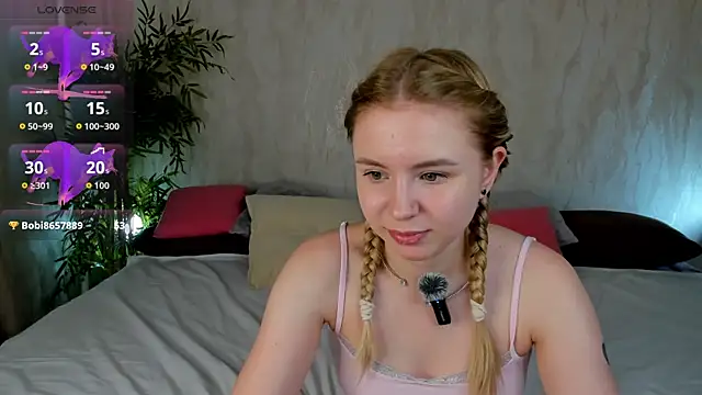 Snapshot of Linda__Bloom chatting on July 2026 03:23:01 AM Linda Bloom online show from July 2026 03:23:01 AM