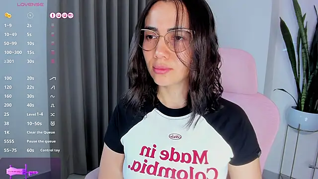 Snapshot of sara_ospina22 chatting on April 2026 12:06:02 PM sara ospina22 online show from April 2026 12:06:02 PM