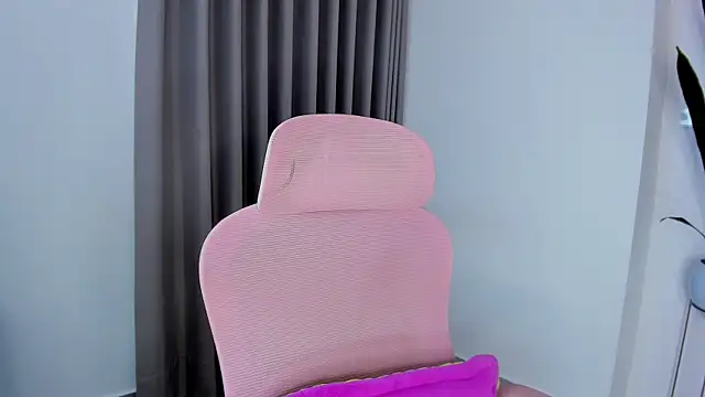 Snapshot of sara_ospina22 chatting on April 2026 01:52:02 PM sara ospina22 online show from April 2026 01:52:02 PM