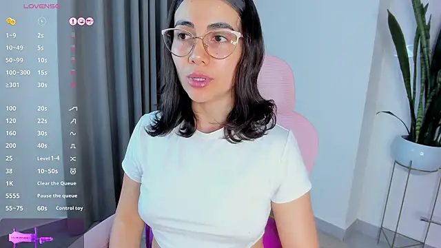 Snapshot of sara_ospina22 chatting on April 2026 06:30:02 PM sara ospina22 online show from April 2026 06:30:02 PM