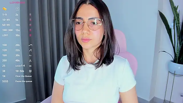 Snapshot of sara_ospina22 chatting on April 2026 02:40:02 PM sara ospina22 online show from April 2026 02:40:02 PM