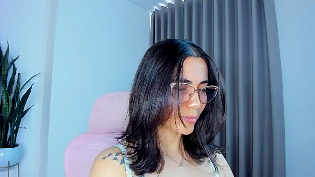 Snapshot of sara_ospina22 chatting on April 2026 08:37:01 PM sara ospina22 online show from April 2026 08:37:01 PM