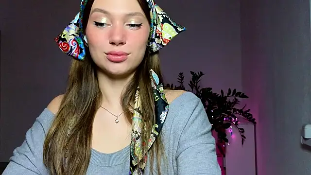 golden Flora online show from April 2026 07:52:02 PM