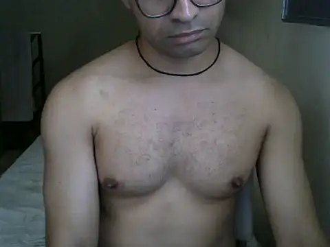 Snapshot of honeybatista chatting on February 2026 05:09:01 PM honeybatista online show from February 2026 05:09:01 PM