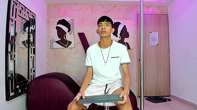 Snapshot of KITTY_BOSH chatting on February 2026 01:29:02 PM KITTY BOSH online show from February 2026 01:29:02 PM