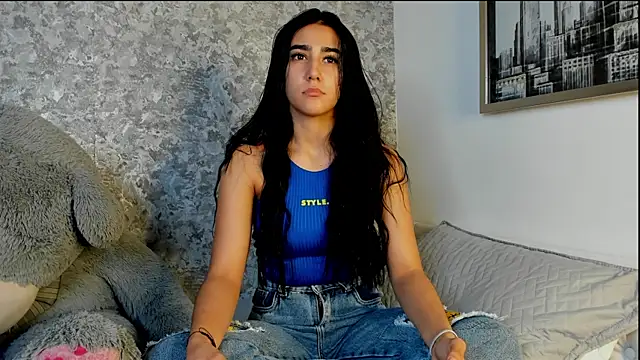 Snapshot of Anika_H chatting on April 2026 12:32:01 PM Anika H online show from April 2026 12:32:01 PM