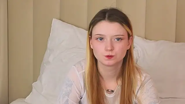 Snapshot of AlyssFrost chatting on June 2026 05:23:02 AM AlyssFrost online show from June 2026 05:23:02 AM