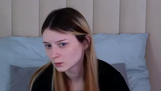 Snapshot of AlyssFrost chatting on July 2026 01:58:01 AM AlyssFrost online show from July 2026 01:58:01 AM