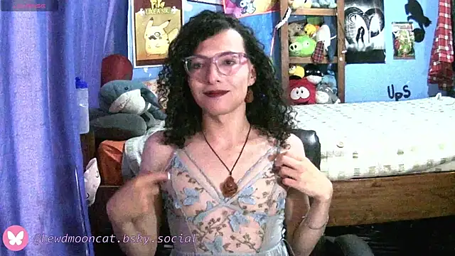 Snapshot of lewd_mooncat chatting on June 2026 10:41:02 PM lewd mooncat online show from June 2026 10:41:02 PM