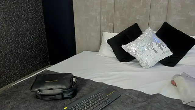 PerlaRogerss  online show from March 2026 10:52:01 AM