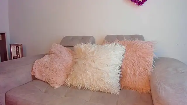 Tylla   online show from February 2026 05:05:02 AM