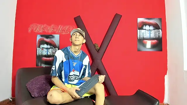 Snapshot of BOYS_PLAY chatting on February 2026 01:21:01 PM BOYS PLAY online show from February 2026 01:21:01 PM