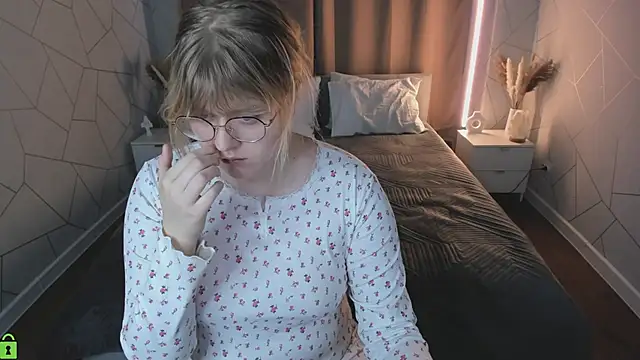 luna c0ra online show from March 2026 01:00:01 AM