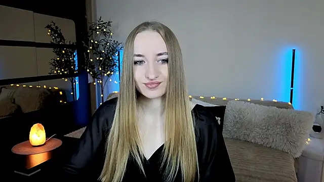 Snapshot of Oxy_Foxie chatting on May 2026 05:52:01 PM Oxy Foxie online show from May 2026 05:52:01 PM