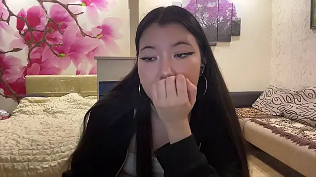 MaeRaads online show from April 2026 08:20:02 PM