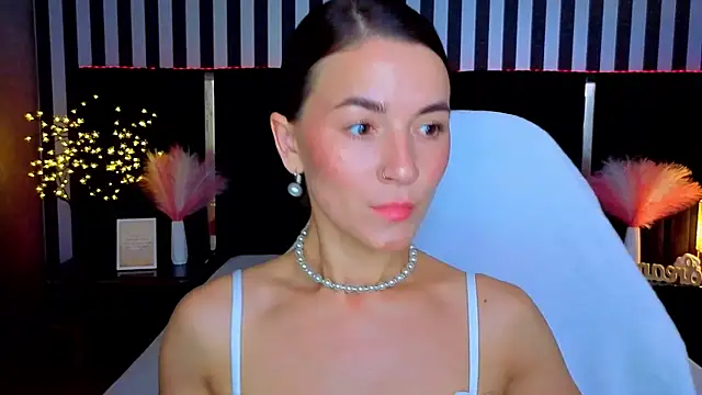 GracefulMichelle online show from June 2026 07:41:02 PM