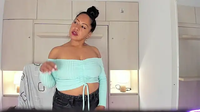 AllieBennet online show from February 2026 07:35:01 PM