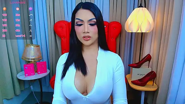 Snapshot of Laureen_Hilton chatting on July 2026 11:19:01 AM Laureen Hilton online show from July 2026 11:19:01 AM