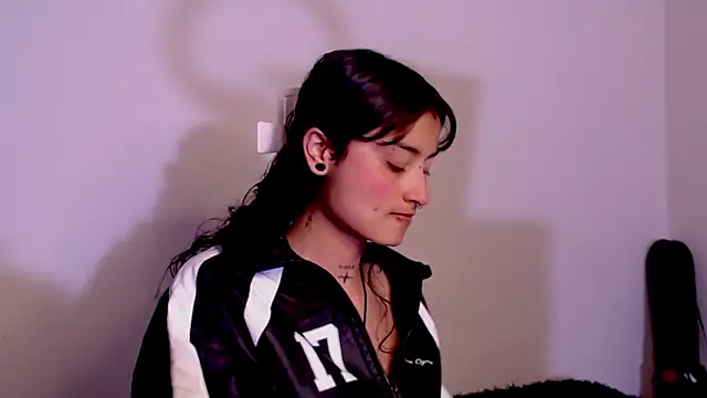 Snapshot of Lili__Clan chatting on February 2026 08:51:01 PM Lili Clan online show from February 2026 08:51:01 PM