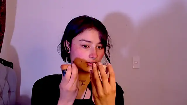 Snapshot of Lili__Clan chatting on February 2026 01:32:02 PM Lili Clan online show from February 2026 01:32:02 PM