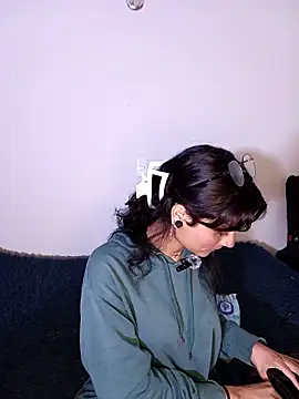 Snapshot of Lili__Clan chatting on March 2026 11:00:01 PM Lili Clan online show from March 2026 11:00:01 PM