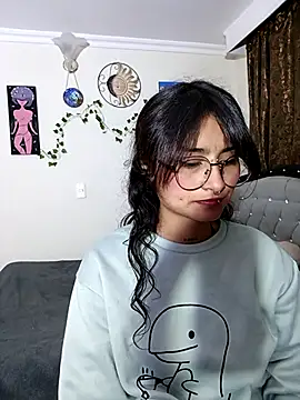 Snapshot of Lili__Clan chatting on May 2026 05:13:01 AM Lili Clan online show from May 2026 05:13:01 AM