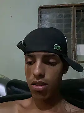 Snapshot of Alee_2005 chatting on June 2026 06:05:01 AM Alee 2005 online show from June 2026 06:05:01 AM