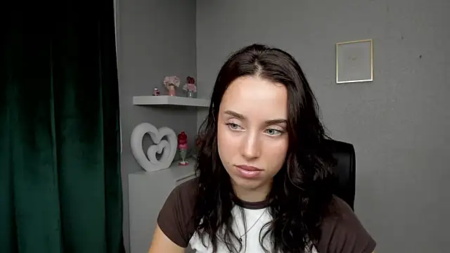 Snapshot of AdeleSolo chatting on June 2026 05:35:02 AM AdeleSolo online show from June 2026 05:35:02 AM