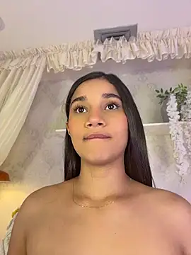 Snapshot of AlessiaVallmont chatting on July 2026 10:05:02 PM AlessiaVallmont online show from July 2026 10:05:02 PM