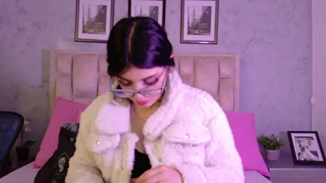 Snapshot of IsabellaRossi chatting on April 2026 05:30:02 PM IsabellaRossi online show from April 2026 05:30:02 PM