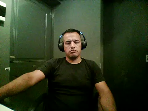 Snapshot of Valenthe26 chatting on February 2026 05:37:02 AM Valenthe26 online show from February 2026 05:37:02 AM