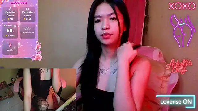 Snapshot of Luna_Moonfang chatting on May 2026 12:51:02 AM Luna Moonfang online show from May 2026 12:51:02 AM