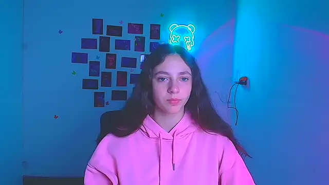 KissMeJulia online show from March 2026 06:28:01 AM