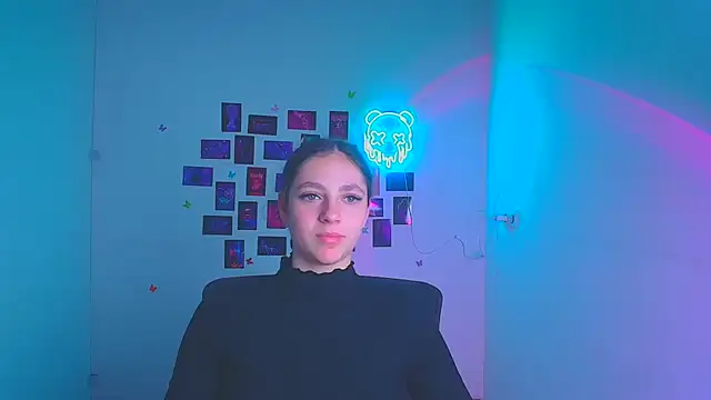 KissMeJulia online show from April 2026 11:32:01 AM