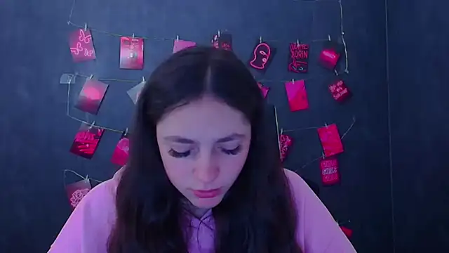 KissMeJulia online show from April 2026 05:13:01 AM