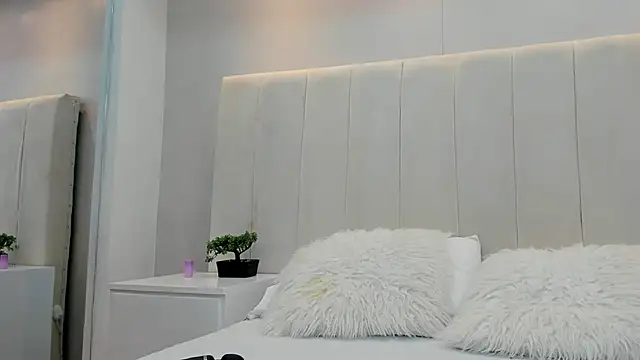 Snapshot of violetta_cutest_ chatting on April 2026 11:14:02 AM violetta cutest online show from April 2026 11:14:02 AM