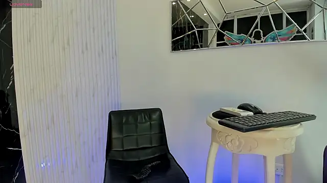 Violette 0 online show from February 2026 10:11:02 PM