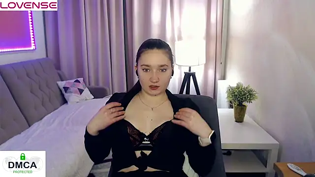 Snapshot of Sparkling_Starlet67 chatting on February 2026 01:52:01 PM Sparkling Starlet67 online show from February 2026 01:52:01 PM