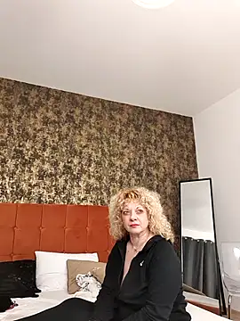 LaireeFelini online show from February 2026 07:04:01 PM