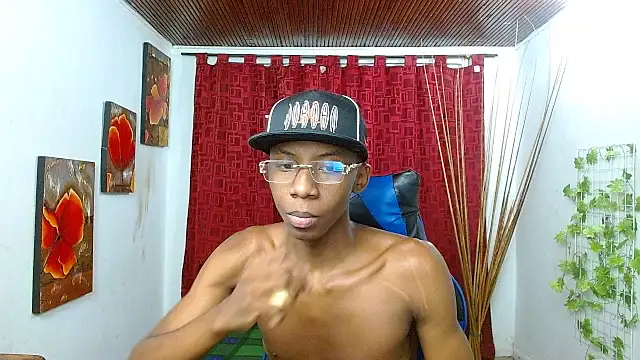 Snapshot of milo018 chatting on April 2026 08:20:01 AM milo018 online show from April 2026 08:20:01 AM