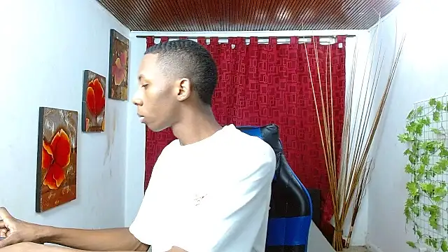 Snapshot of milo018 chatting on May 2026 02:03:02 PM milo018 online show from May 2026 02:03:02 PM