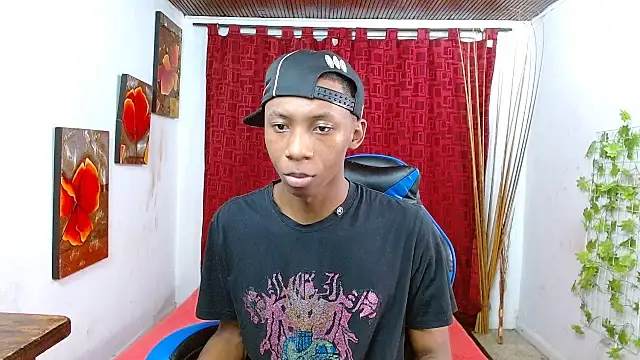 Snapshot of milo018 chatting on May 2026 06:05:02 PM milo018 online show from May 2026 06:05:02 PM