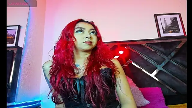 Snapshot of poyson_ivy chatting on February 2026 09:44:02 PM poyson ivy online show from February 2026 09:44:02 PM