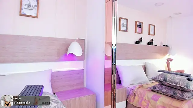 Angel ee online show from February 2026 05:24:01 PM