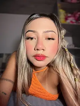 Dulce Sofi  online show from April 2026 11:32:02 PM