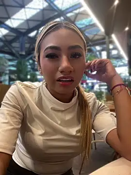 Dulce Sofi  online show from July 2026 10:37:01 PM