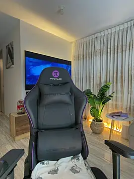 Snapshot of AliceBoomx chatting on April 2026 05:45:02 AM AliceBoomx online show from April 2026 05:45:02 AM