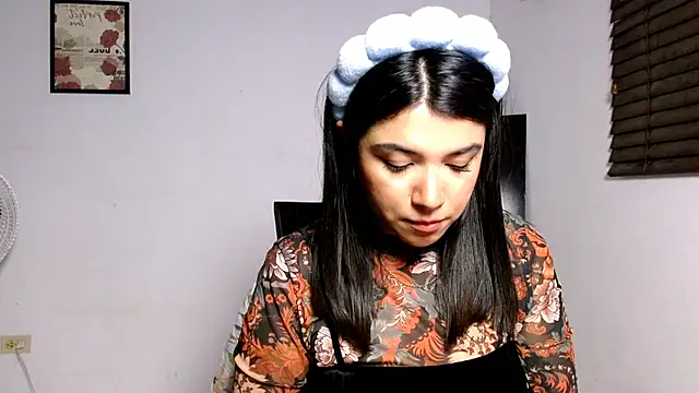 MiaDiamontLatin online show from April 2026 03:09:02 AM